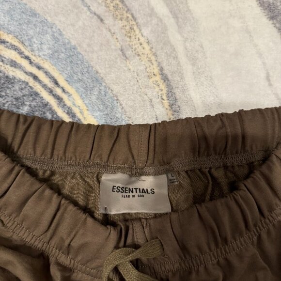 Fear Of God Essentials SS19 Brown Shorts Mens Size Medium or Large - Picture 2 of 3